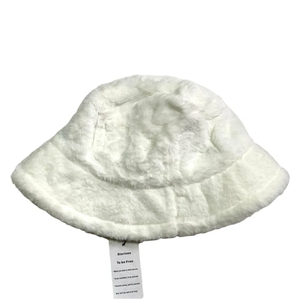 NWT Starinee White Faux Fur Bucket Hat